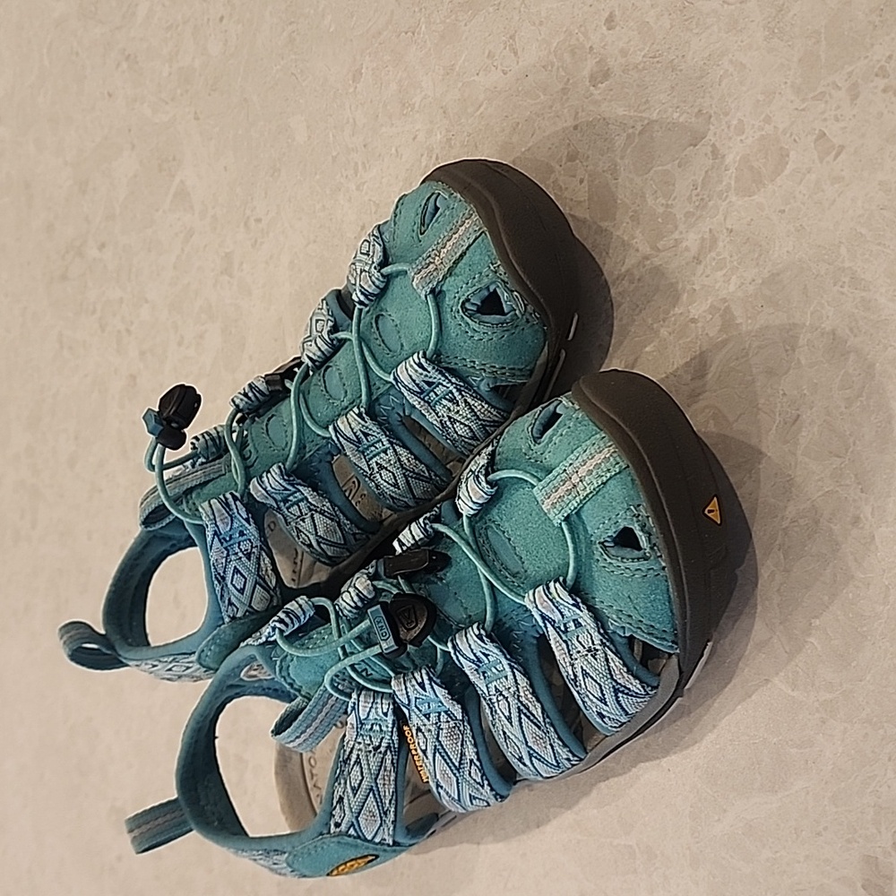 Keen Waterproof shoes teal size 6.5